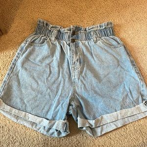 Jean shorts with elastic ruffled waist band